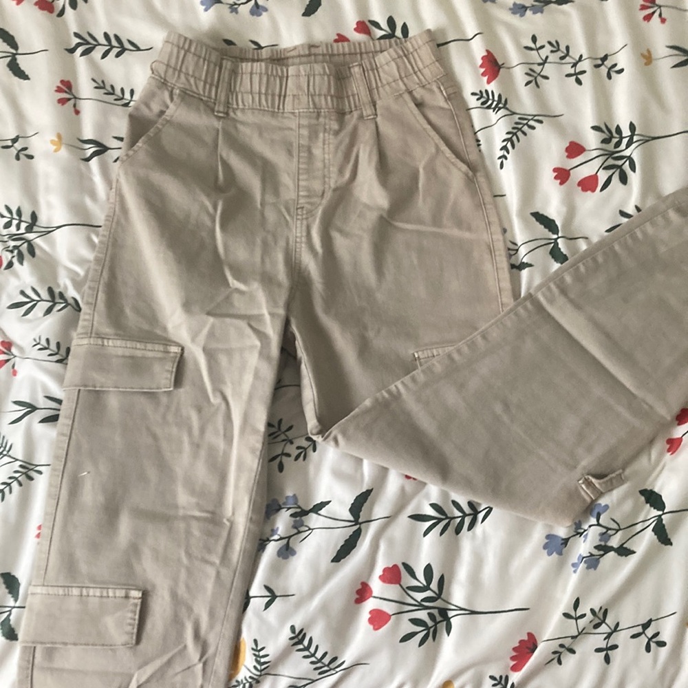 Tan Cargo Pants w/ elastic waist band | women’s size 1/25